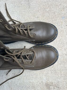 Dr. Martens Olive Green Pascal Boots! RARE COLOR!